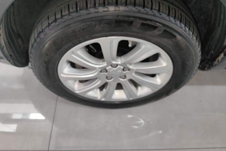 Used Land Rover Discovery Sport 2019 240 PS SE Version China V Standard Left Front Wheel Hub