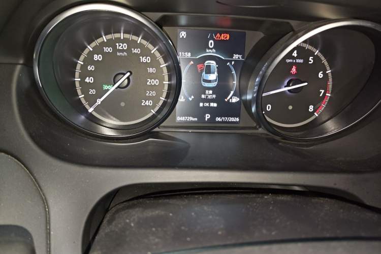 Used Land Rover Discovery Sport 2019 240 PS PURE Edition China VI Standard Odometer Close Up