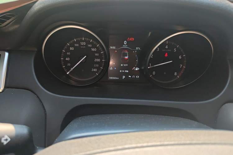 Used Land Rover Discovery Sport 2019 240 PS SE Version China VI Standard Odometer Close Up