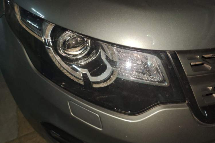 Used Land Rover Discovery Sport 2019 240 PS SE Version China V Standard Right Front Headlight