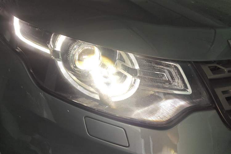 Used Land Rover Discovery Sport 2019 240 PS SE Version China V Standard Right Front Headlight