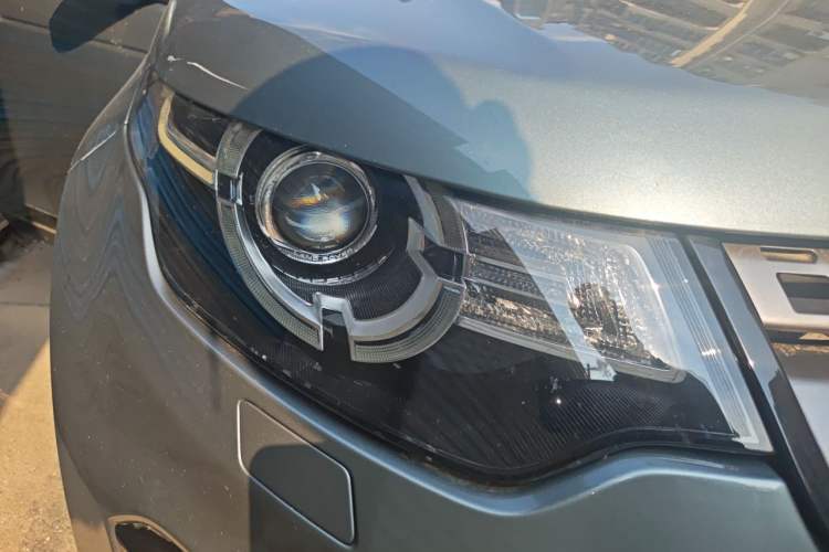 Used Land Rover Discovery Sport 2019 240 PS SE Version China VI Standard Right Front Headlight