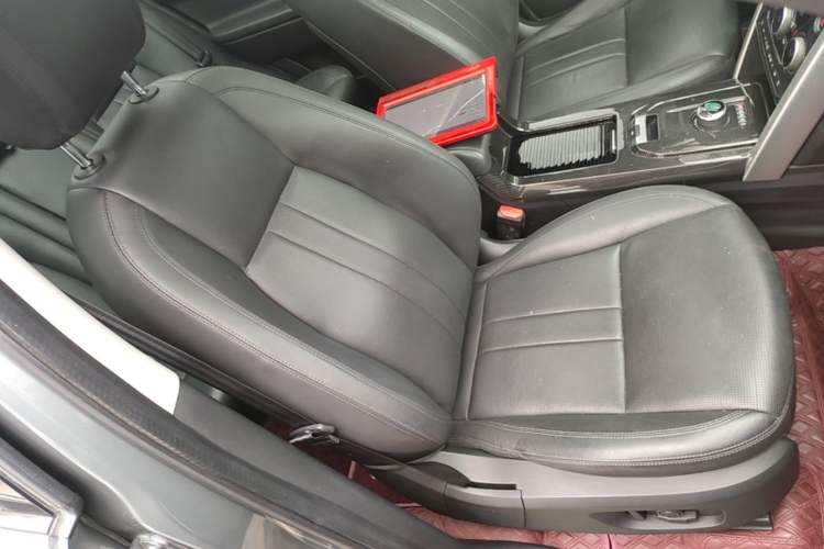 Used Land Rover Discovery Sport 2019 240 PS SE Version China VI Standard Right Front Seat