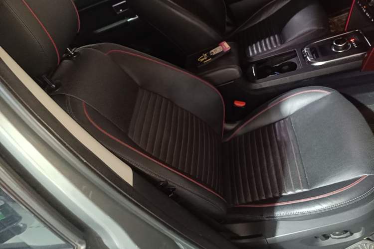 Used Land Rover Discovery Sport 2019 240 PS SE Dynamic Version China VI Standard Right Front Seat