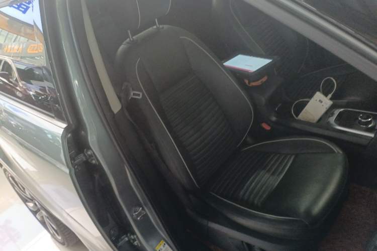 Used Land Rover Discovery Sport 2019 240 PS SE Dynamic Version China VI Standard Right Front Seat