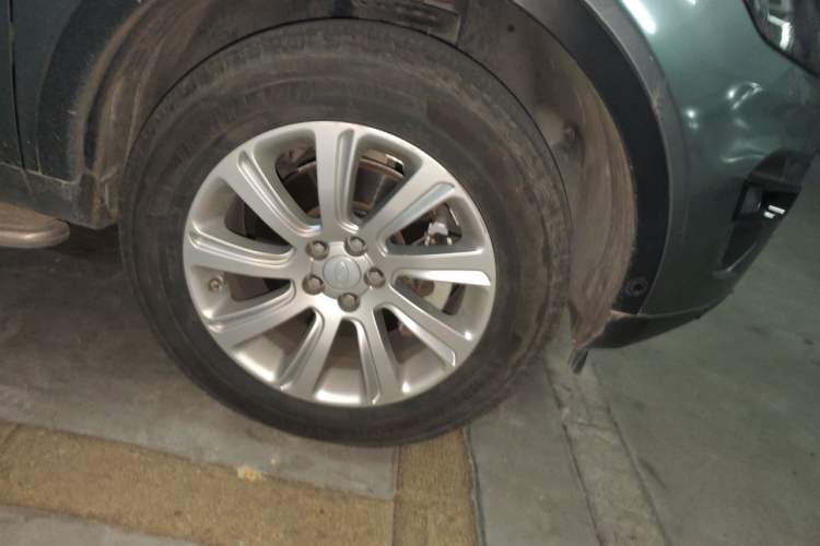 Used Land Rover Discovery Sport 2019 240 PS SE Version China V Standard Right Front Wheel Hub