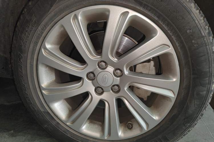 Used Land Rover Discovery Sport 2019 240 PS SE Version China V Standard Right Front Wheel Hub