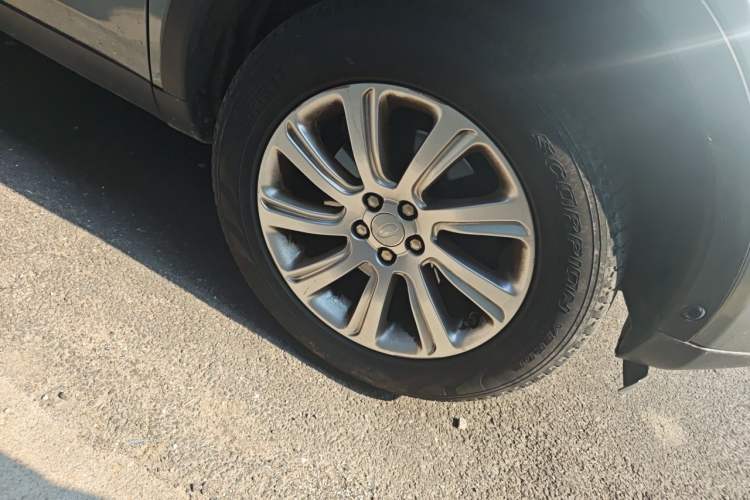 Used Land Rover Discovery Sport 2019 240 PS SE Version China VI Standard Right Front Wheel Hub