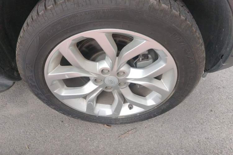 Used Land Rover Discovery Sport 2019 240 PS HSE Version China V Standard Right Front Wheel Hub