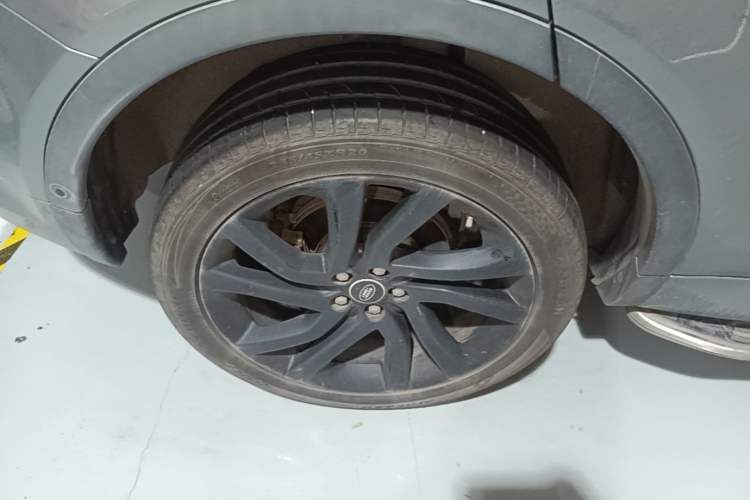 Used Land Rover Discovery Sport 2019 240 PS SE Dynamic Version China VI Standard Right Rear Wheel Hub