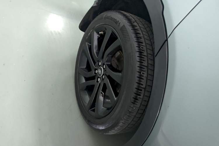 Used Land Rover Discovery Sport 2019 240 PS SE Dynamic Version China VI Standard Right Rear Wheel Hub