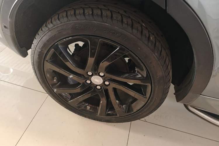 Used Land Rover Discovery Sport 2019 240 PS SE Dynamic Version China VI Standard Right Rear Wheel Hub