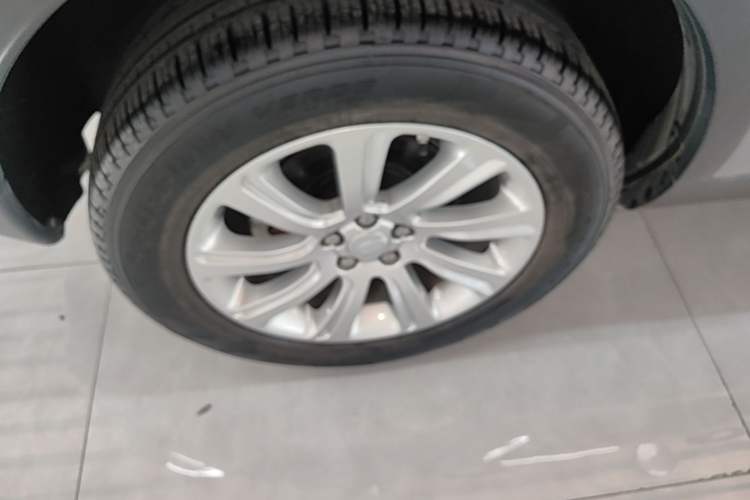 Used Land Rover Discovery Sport 2019 240 PS SE Version China V Standard Right Rear Wheel Hub