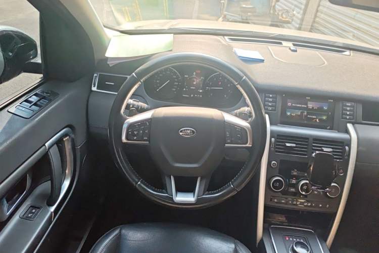 Used Land Rover Discovery Sport 2019 240 PS SE Version China VI Standard Steering Wheel