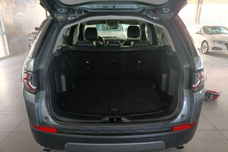 Used Land Rover Discovery Sport 2019 240 PS SE Version China VI Standard Trunk
