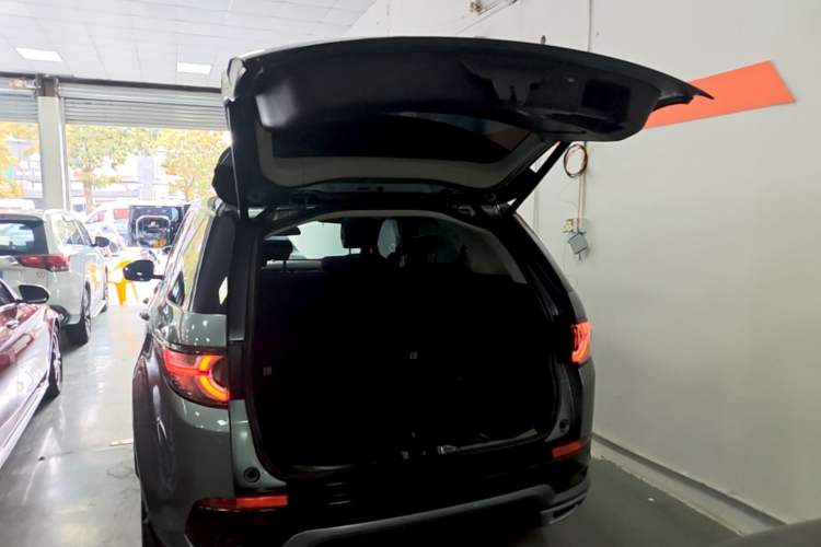 Used Land Rover Discovery Sport 2019 240 PS SE Dynamic Version China VI Standard Trunk