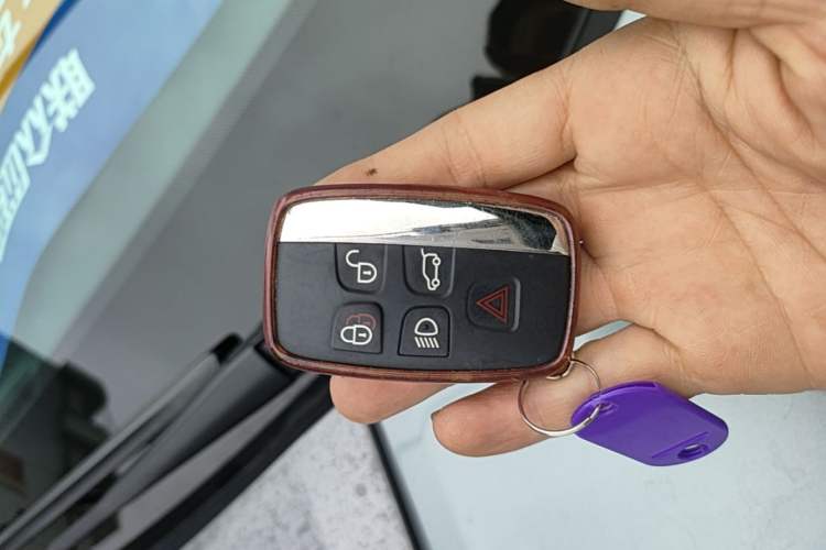 Used Land Rover Discovery Sport 2019 240 PS SE Version China VI Standard Vehicle Key