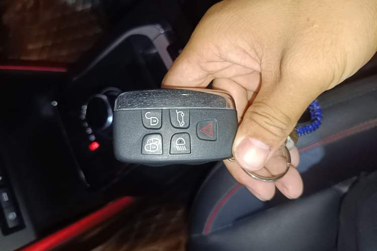 Used Land Rover Discovery Sport 2019 240 PS SE Dynamic Version China VI Standard Vehicle Key