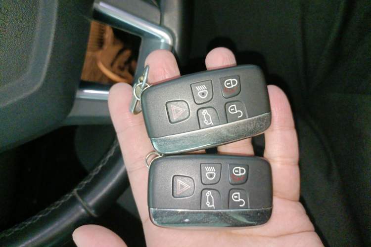 Used Land Rover Discovery Sport 2019 240 PS SE Version China VI Standard Vehicle Key