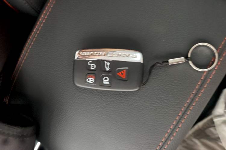 Used Land Rover Discovery Sport 2019 240 PS SE Dynamic Version China VI Standard Vehicle Key