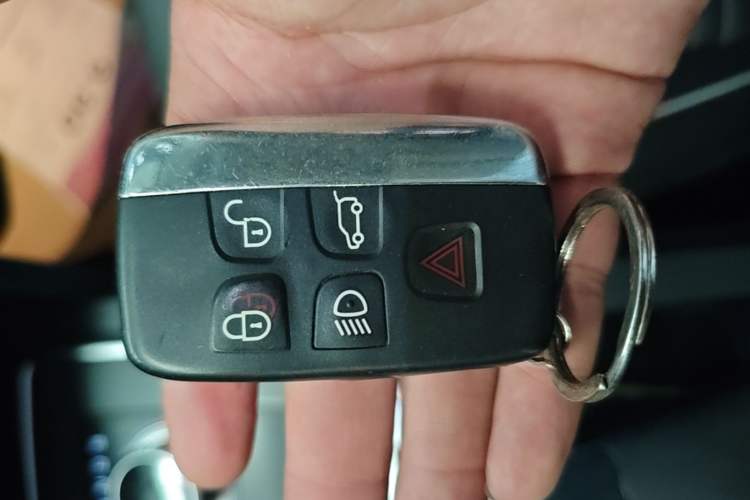 Used Land Rover Discovery Sport 2019 240 PS SE Dynamic Version China VI Standard Vehicle Key