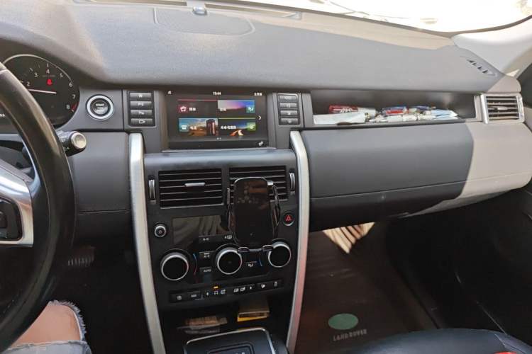 Used Land Rover Discovery Sport 2019 240 PS SE Version China VI Standard Audio And AC Panel