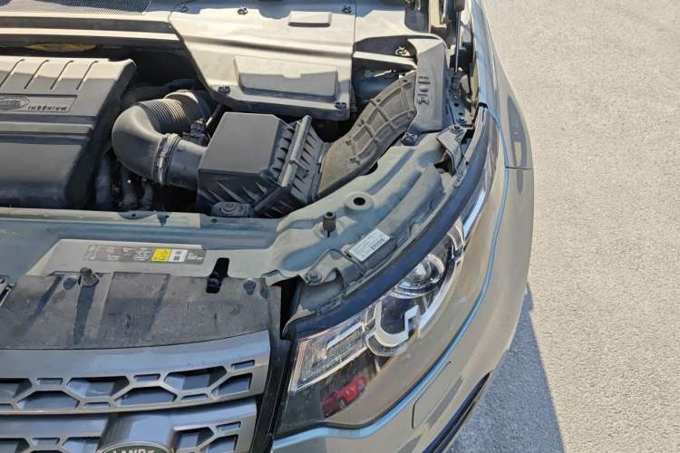 Used Land Rover Discovery Sport 2019 240 PS SE Version China VI Standard Engine Bay Left