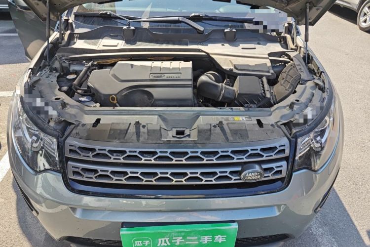 Used Land Rover Discovery Sport 2019 240 PS SE Version China VI Standard Engine Bay