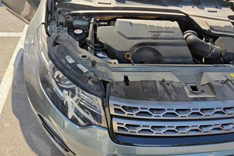 Used Land Rover Discovery Sport 2019 240 PS SE Version China VI Standard Engine Bay Right