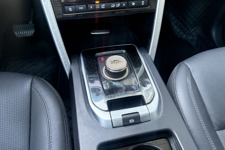 Used Land Rover Discovery Sport 2019 240 PS SE Version China VI Standard Gear Lever