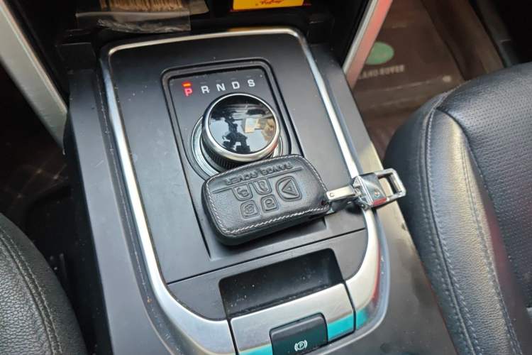 Used Land Rover Discovery Sport 2019 240 PS SE Version China VI Standard Gear Lever