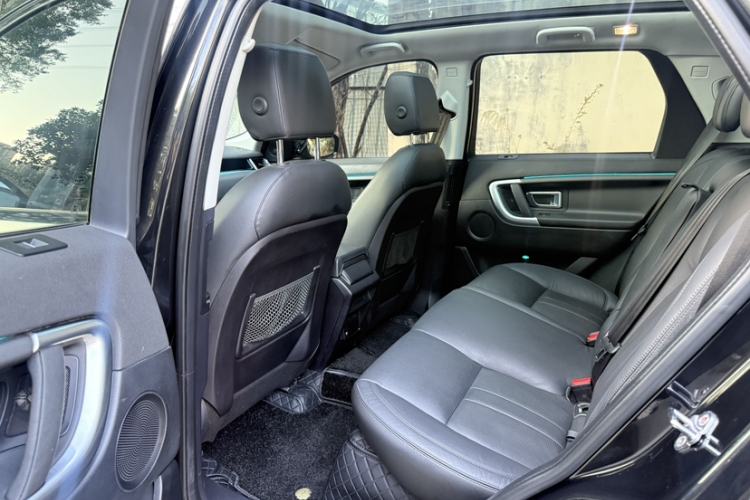 Used Land Rover Discovery Sport 2019 240 PS SE Version China VI Standard Interior 4