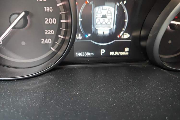 Used Land Rover Discovery Sport 2019 240 PS SE Version China VI Standard Odometer Close Up