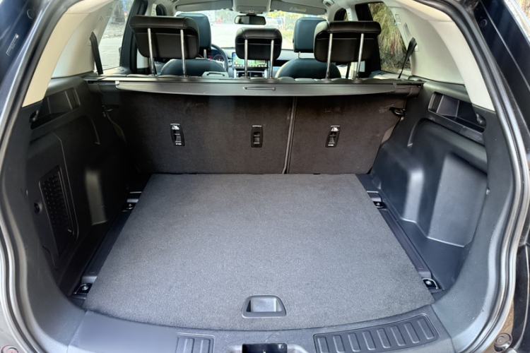 Used Land Rover Discovery Sport 2019 240 PS SE Version China VI Standard Trunk