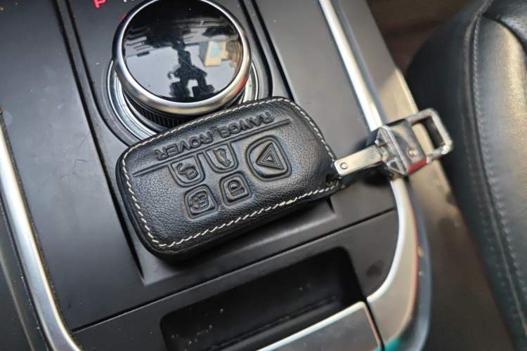 Used Land Rover Discovery Sport 2019 240 PS SE Version China VI Standard Vehicle Key