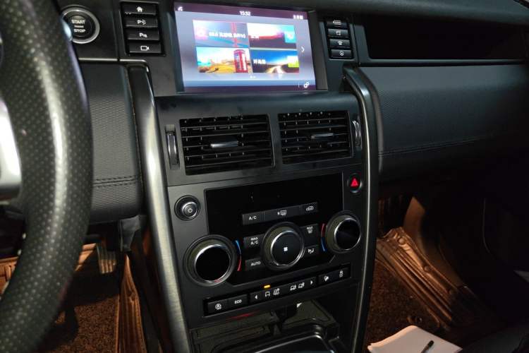 Used Land Rover Discovery Sport 2019 240 PS SE Dynamic Version China V Standard Audio And AC Panel