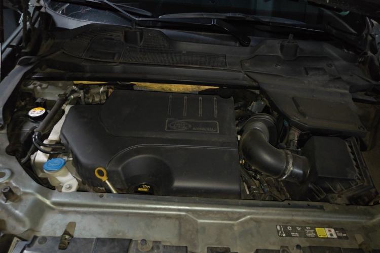 Used Land Rover Discovery Sport 2019 240 PS SE Dynamic Version China V Standard Engine Bay