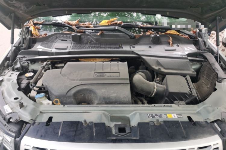 Used Land Rover Discovery Sport 2019 240 PS HSE Version China VI Standard Engine Bay