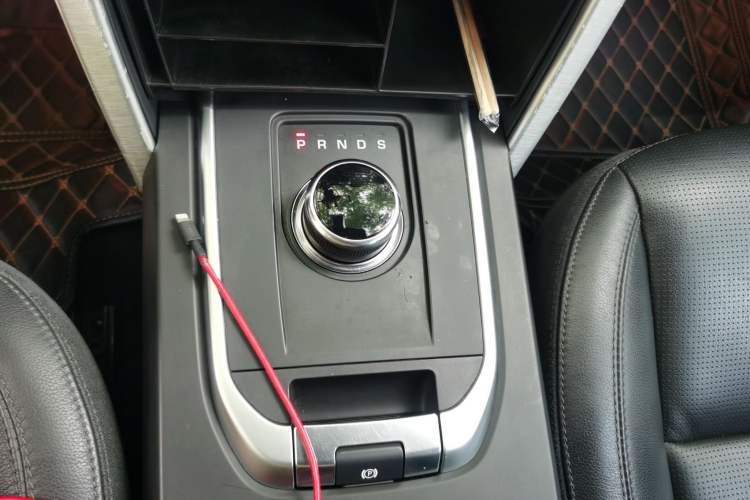 Used Land Rover Discovery Sport 2019 240 PS HSE Version China VI Standard Gear Lever