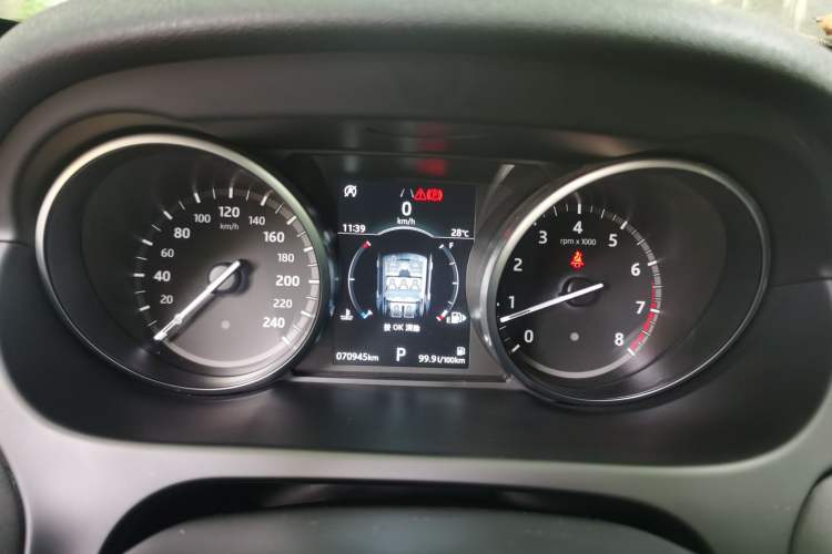 Used Land Rover Discovery Sport 2019 240 PS HSE Version China VI Standard Instrument Cluster