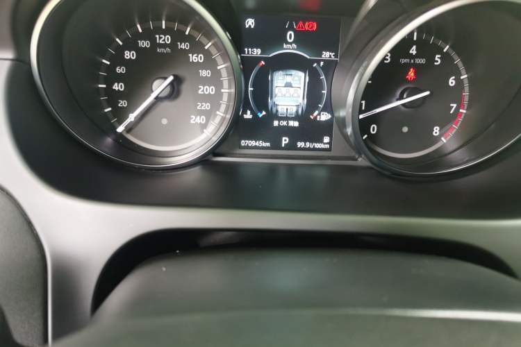 Used Land Rover Discovery Sport 2019 240 PS HSE Version China VI Standard Odometer Close Up