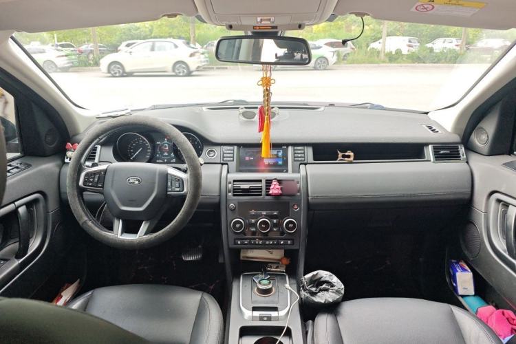 Used Land Rover Discovery Sport 2019 240 PS SE Version China VI Standard Center Console