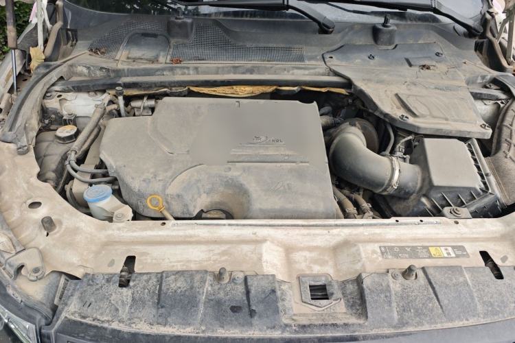 Used Land Rover Discovery Sport 2019 240 PS SE Version China VI Standard Engine Bay