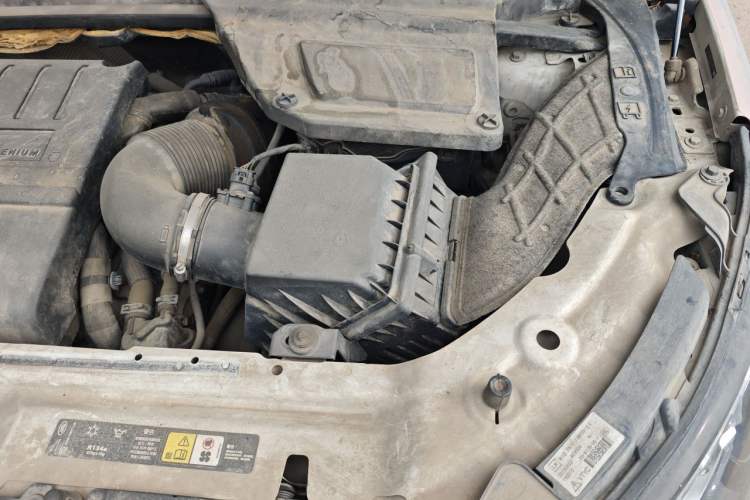 Used Land Rover Discovery Sport 2019 240 PS SE Version China VI Standard Engine Bay Left