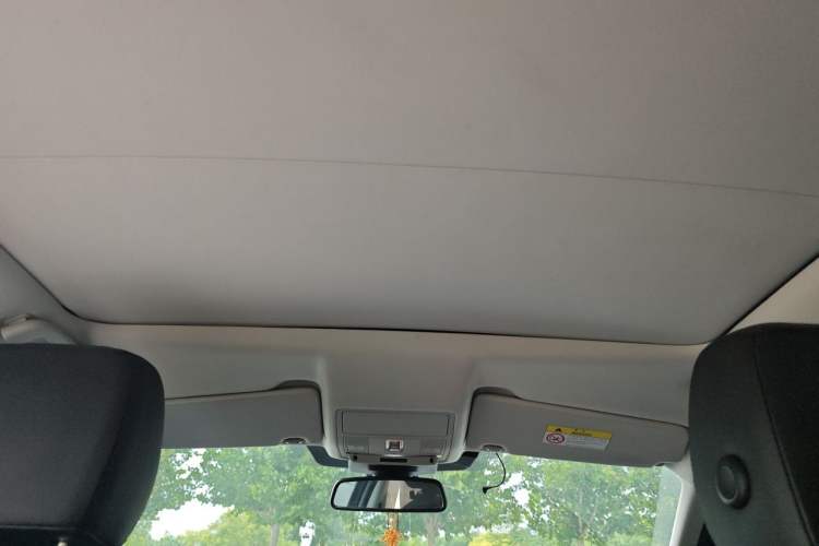 Used Land Rover Discovery Sport 2019 240 PS SE Version China VI Standard Headliner