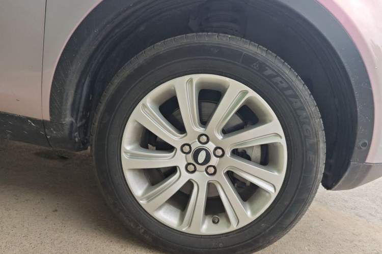 Used Land Rover Discovery Sport 2019 240 PS SE Version China VI Standard Right Front Wheel Hub