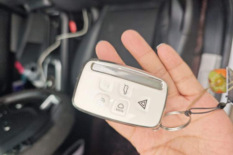 Used Land Rover Discovery Sport 2019 240 PS SE Version China VI Standard Vehicle Key