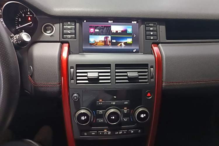 Used Land Rover Discovery Sport 2019 240 PS SE Dynamic Version China VI Standard Audio And AC Panel