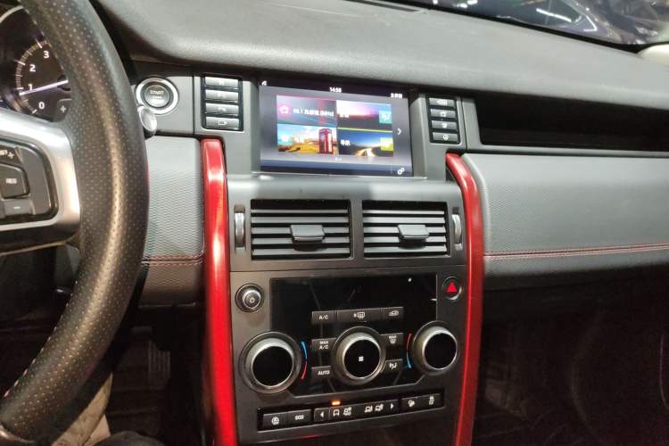 Used Land Rover Discovery Sport 2019 240 PS SE Dynamic Version China VI Standard Audio And AC Panel