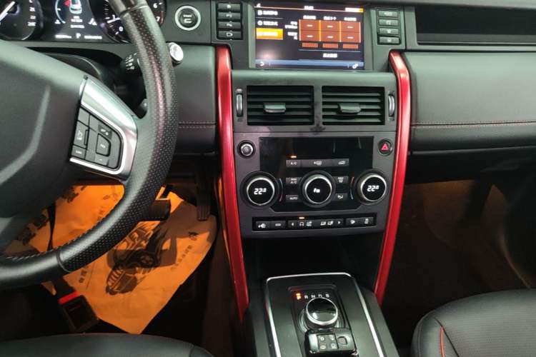 Used Land Rover Discovery Sport 2019 240 PS SE Dynamic Version China VI Standard Audio And AC Panel